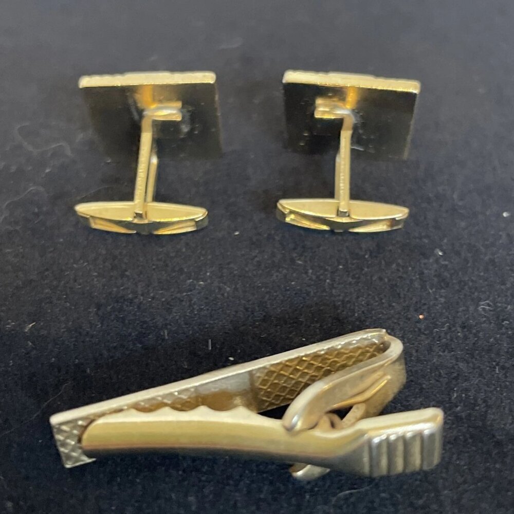 Lord Newport Textured Gold Tone Finish Polished Center Bar Cufflink Tie Clip Set - Picture 3 of 9